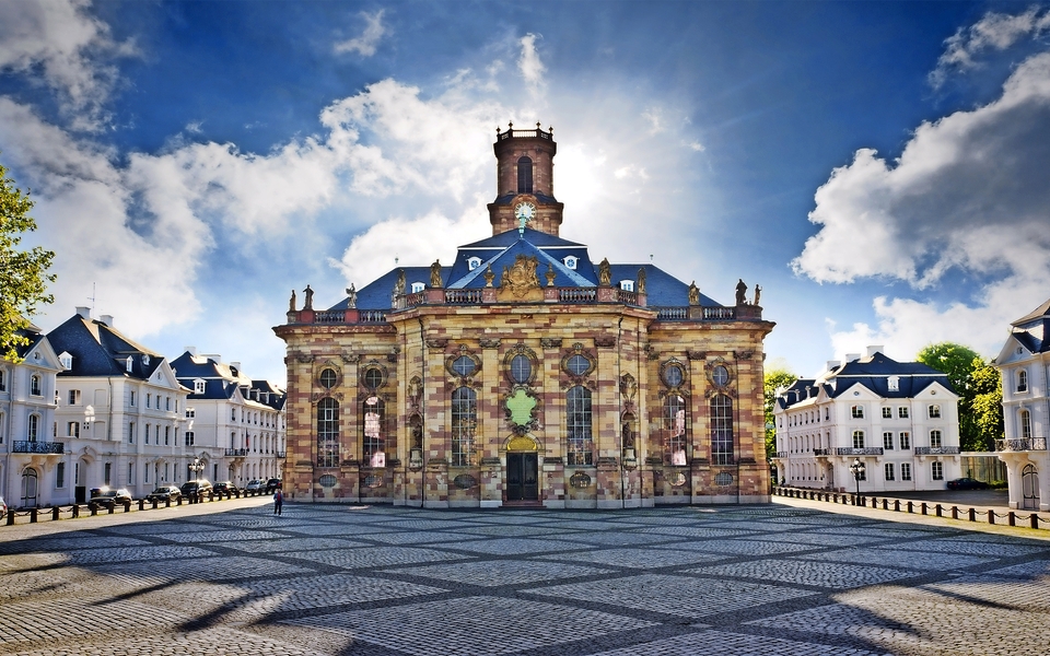 Saarbrücken Ludwigskirche auf dem Ludwigsplatz  - © Petair - Fotolia