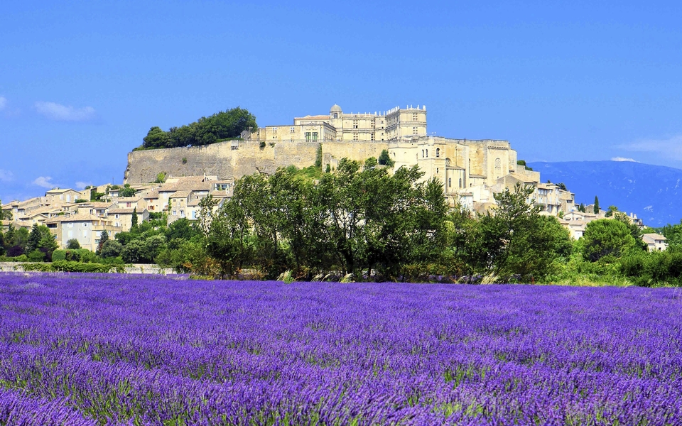 Altstadt von Grignan - © Getty Images/iStockphoto