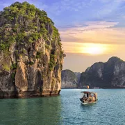 Sonnenuntergang in der Halong-Bay