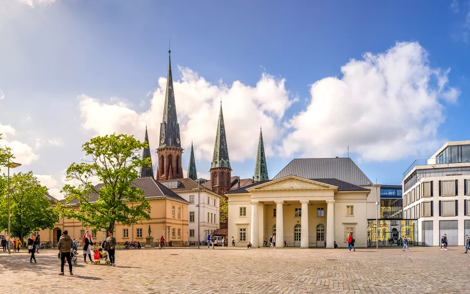 Schlossplatz von Oldenburg - ©Sina Ettmer - stock.adobe.com