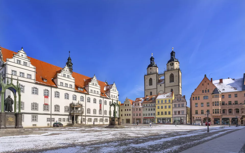 Marktplatz mit Martin Luther Monument, Wittenberg - © © William Perry 2018\u000DNorthwest Trade Photos, 4330 157th PL SE, Bellevue, WA 425-957-4593, nwtradephotos@yahoo.com