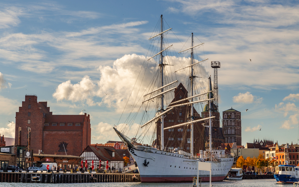 Hafen Stralsund mit Segelschiff Gorch Fock - © Andreas Hiekel