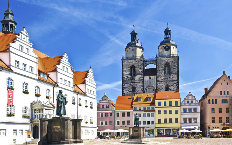 Marktplatz mit Martin Luther Monument, Wittenberg - © shutterstock_83617339