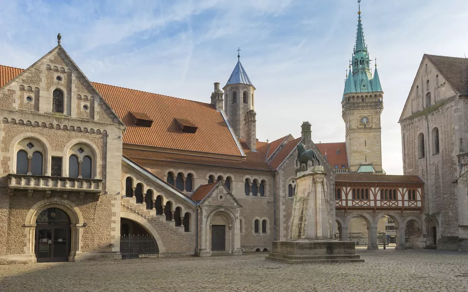 Burgplatz mit Löwe, Braunschweig - © Rene Hartmann - stock.adobe.com