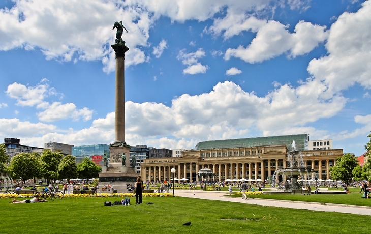 Schlossplatz Stuttgart im Sommer - © JCG - Fotolia