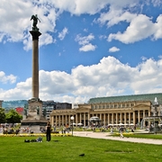 Schlossplatz Stuttgart im Sommer