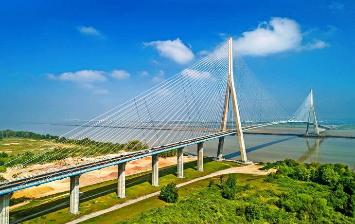 Verbindung zwischen Le Havre und Honfleur: Schrägseilbrücke Pont de Normandie - © Leonid Andronov - stock.adobe.com