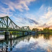 Glienicker Brücke über der Havel zwischen Berlin und Potsdam, Deutschland