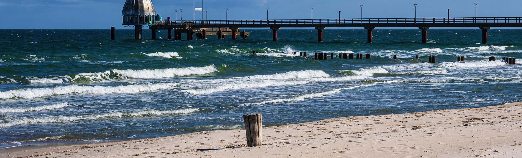 Seebrücke an der Ostseeküste in Zingst auf dem Fischland-Darß - © Rico Ködder - stock.adobe.com