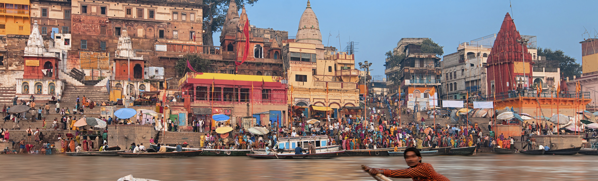 Die heilige Stadt am Ganges, Varanasi - © shutterstock_217988584