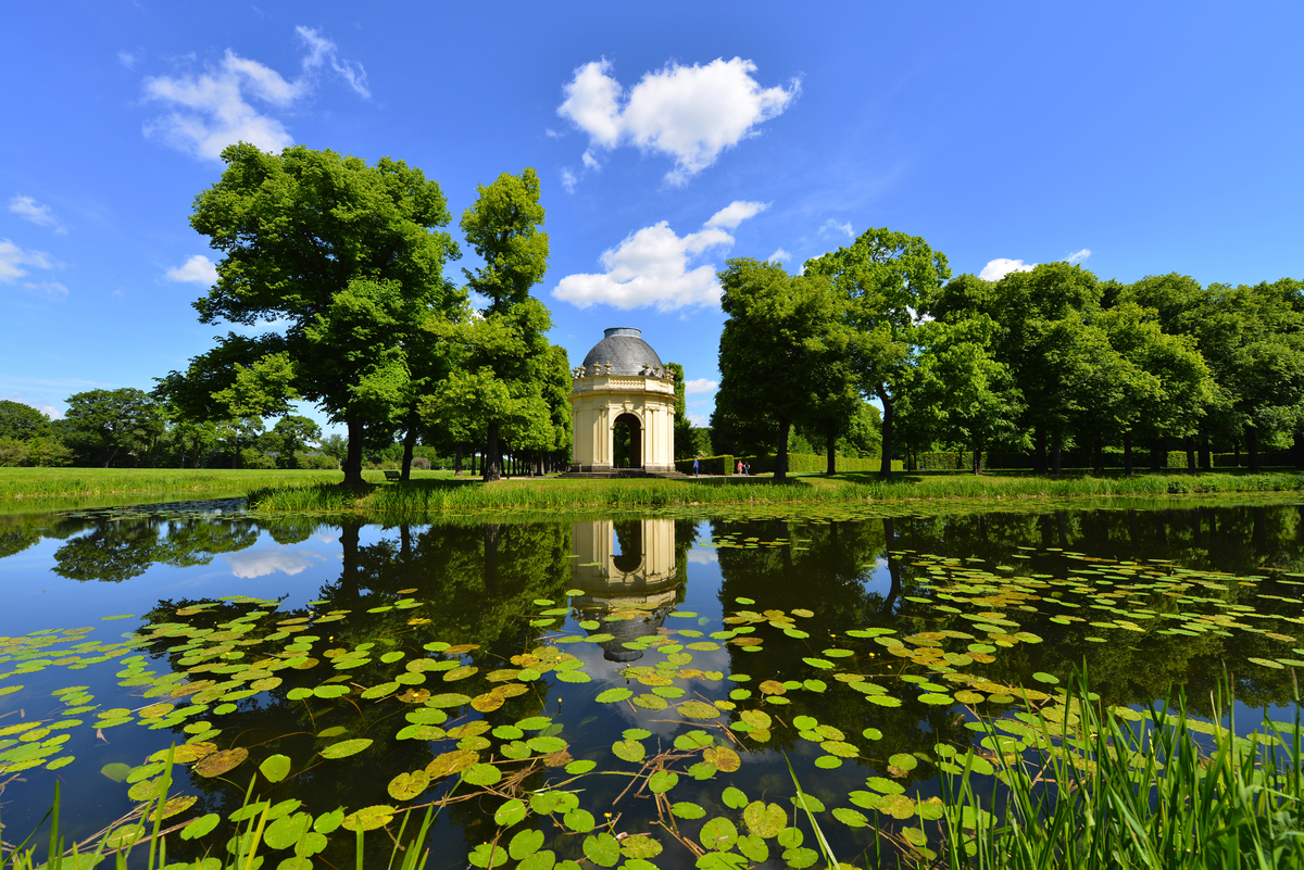 Großer Garten mit Pavillon in den Herrenhäuser Gärten - ©nmann77 - stock.adobe.com