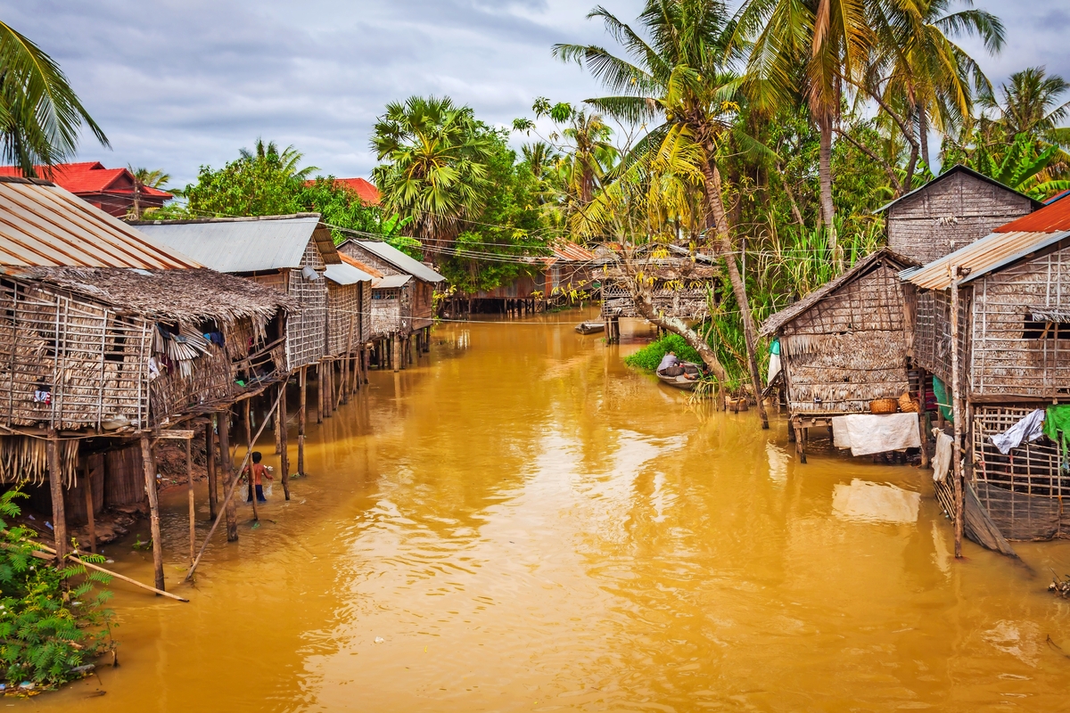 Typisches Haus auf dem Tonle Sap See, Kambodscha - © Lukasz Janyst - stock.adobe.com