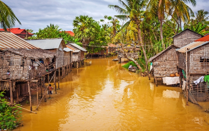 Typisches Haus auf dem Tonle Sap See, Kambodscha - © Lukasz Janyst - stock.adobe.com