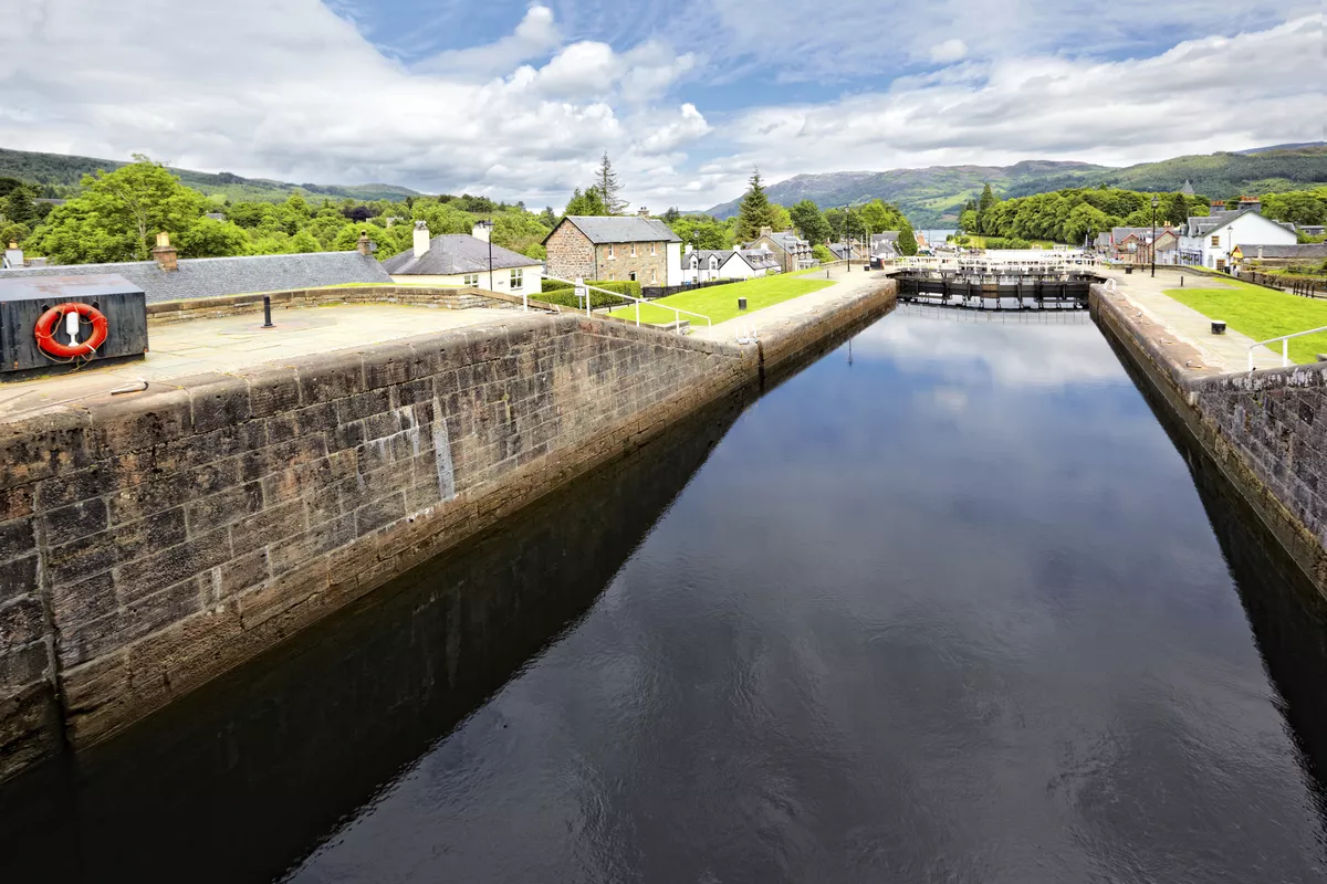 Caledonian Canal, Fort Augustus - © shutterstock_120699325